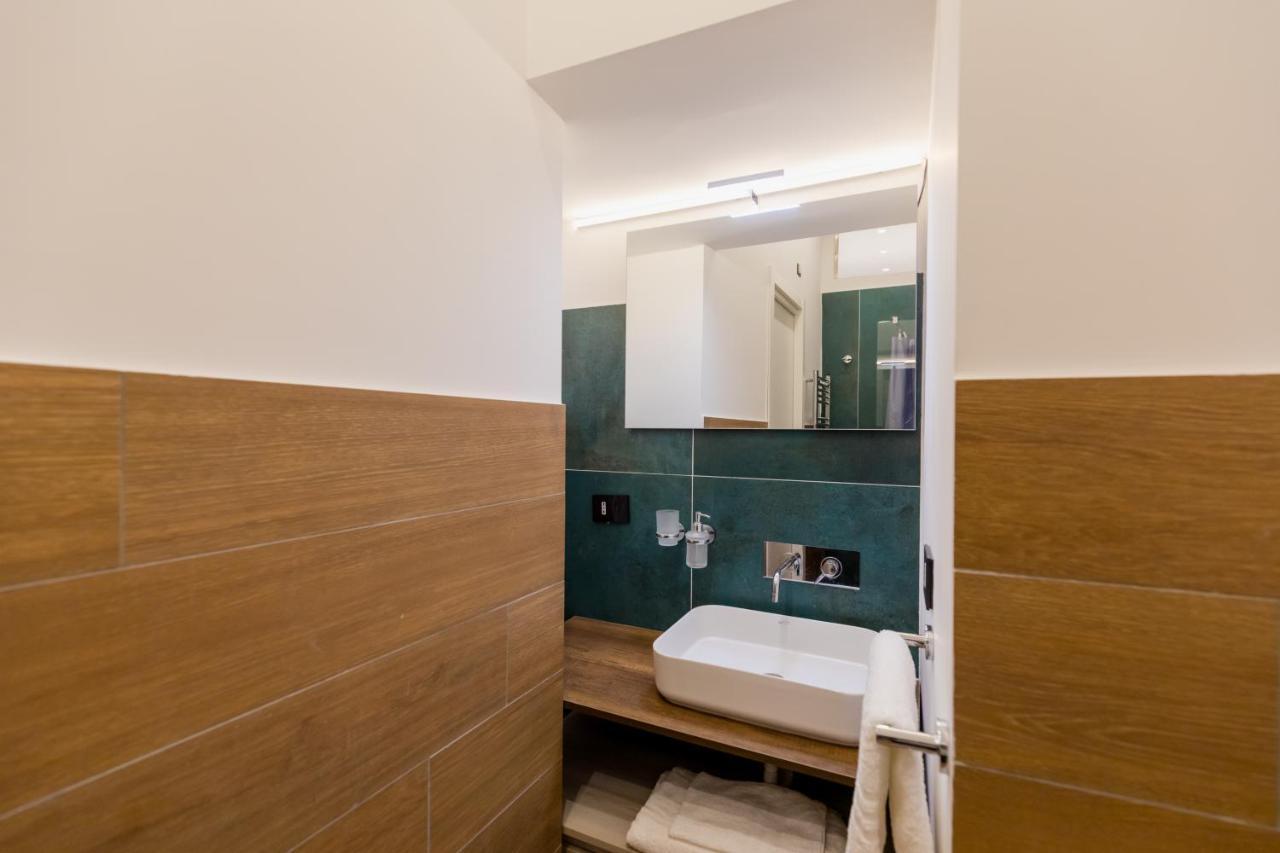 Exclusive Parking Flat X 4 Near Metro 1 Salvator Rosa Apartment Naples Luaran gambar